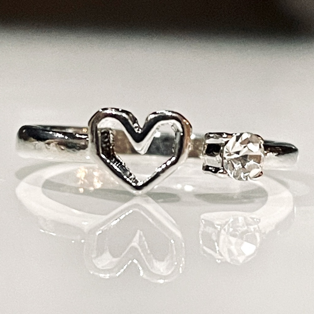 Crochet Ring. Super Cute. NIP. Silver toned. Rhinestone. Heart shape.